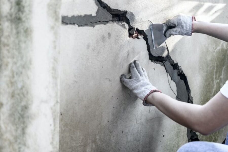 Чому тріскає шпаклівка: головні причини